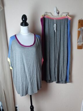 Secret Treasures Gray Sleepwear Two Piece Set with Multicolor Trim